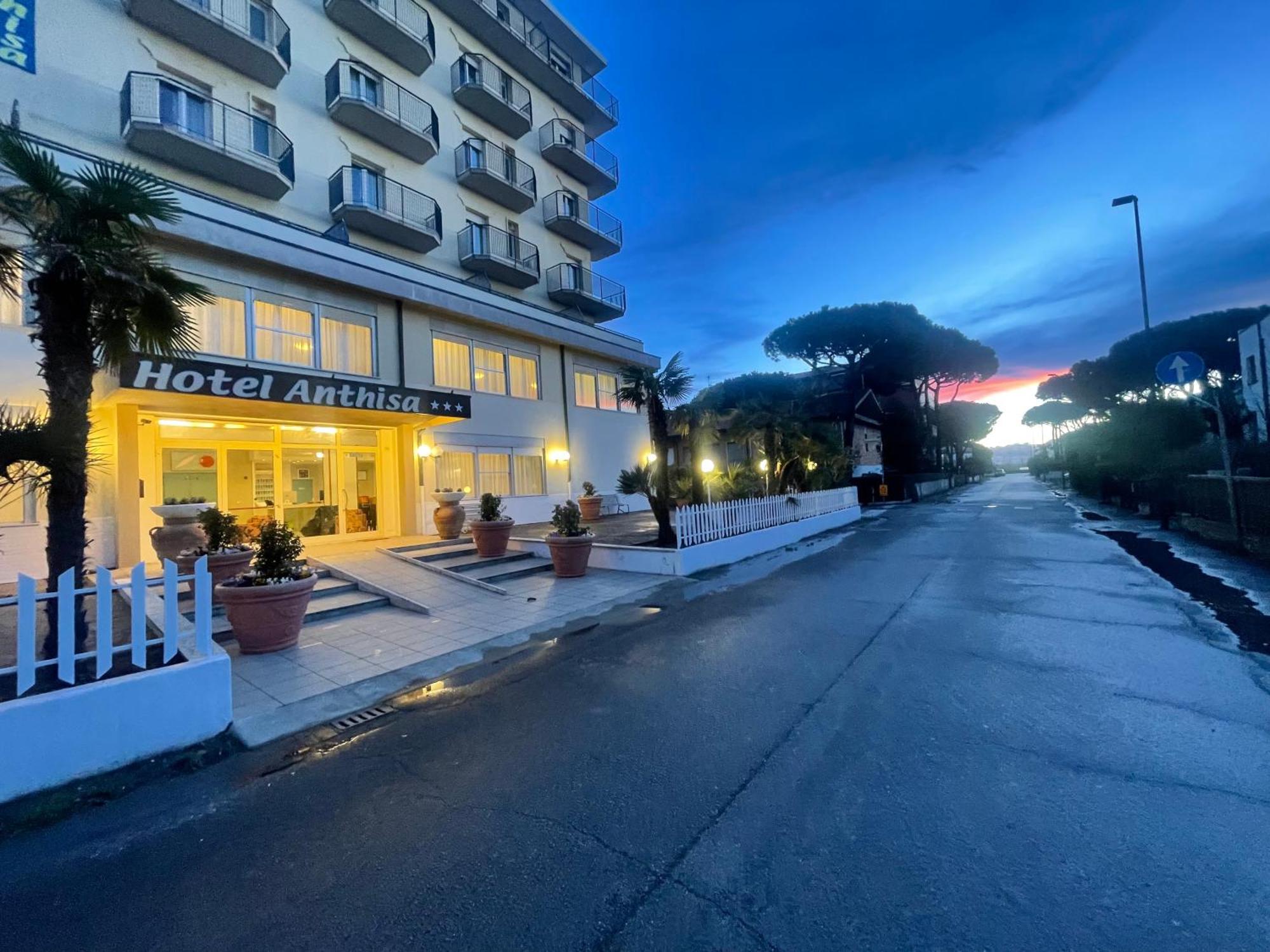 Nuovo Hotel Anthisa Лидо ди Савио Екстериор снимка