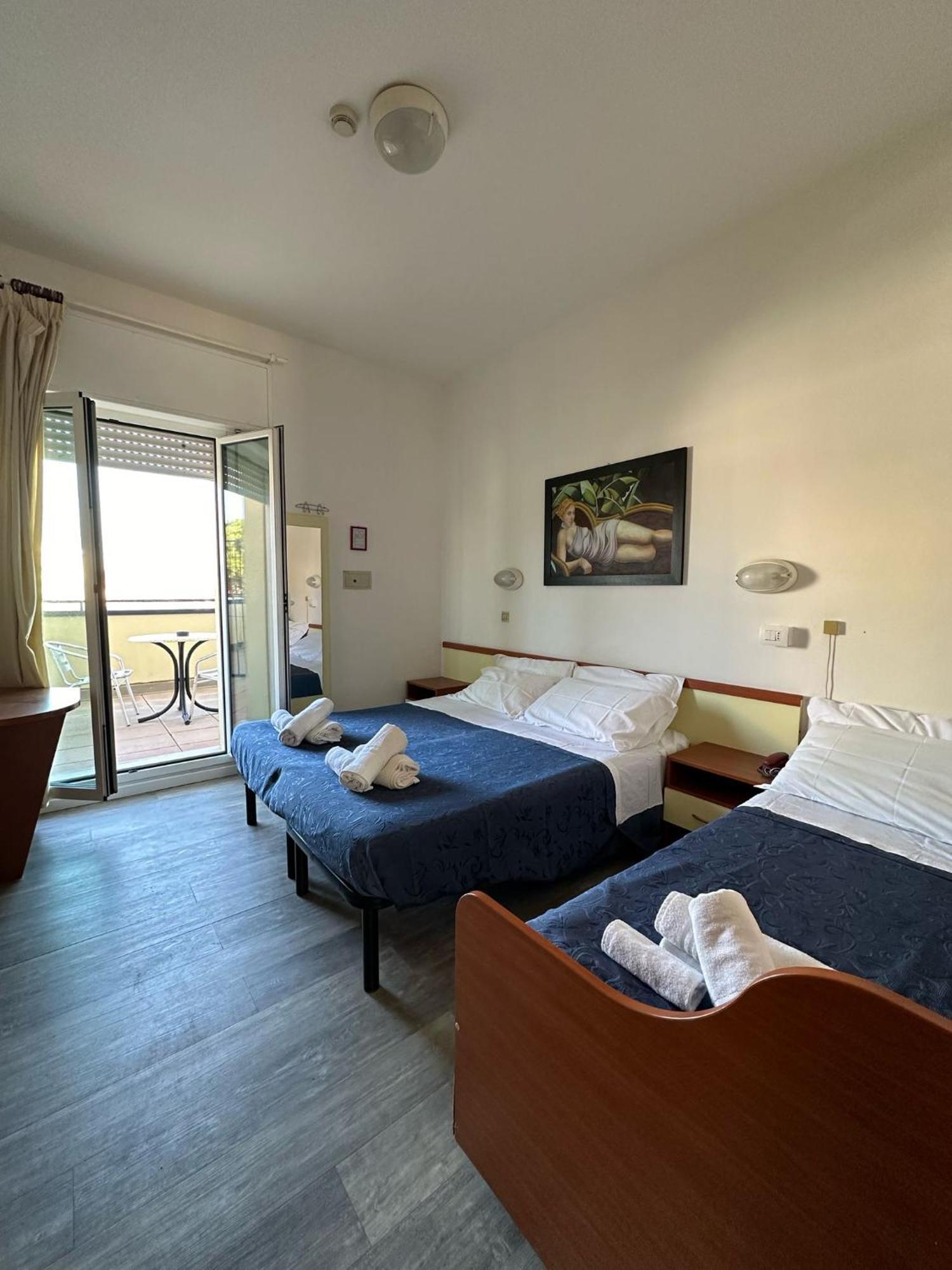 Nuovo Hotel Anthisa Лидо ди Савио Екстериор снимка