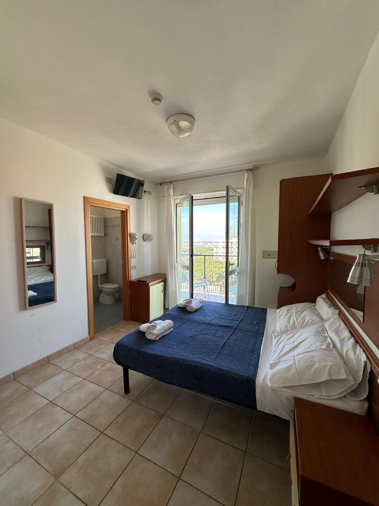 Nuovo Hotel Anthisa Лидо ди Савио Екстериор снимка