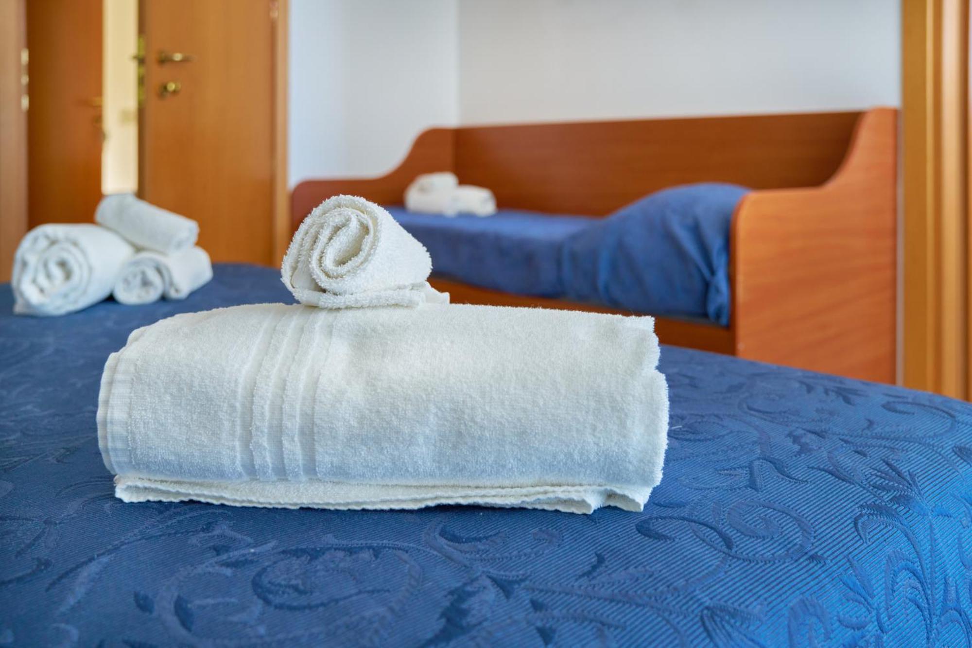 Nuovo Hotel Anthisa Лидо ди Савио Екстериор снимка