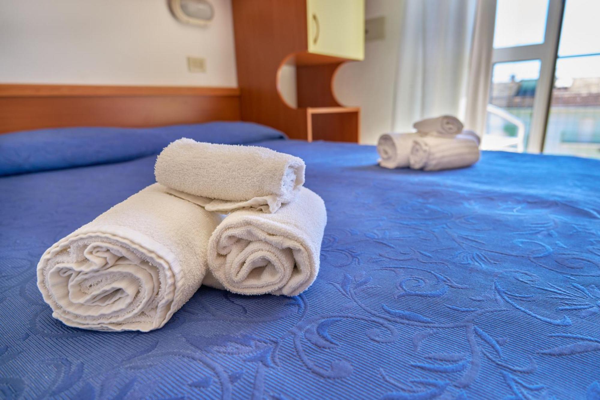 Nuovo Hotel Anthisa Лидо ди Савио Екстериор снимка