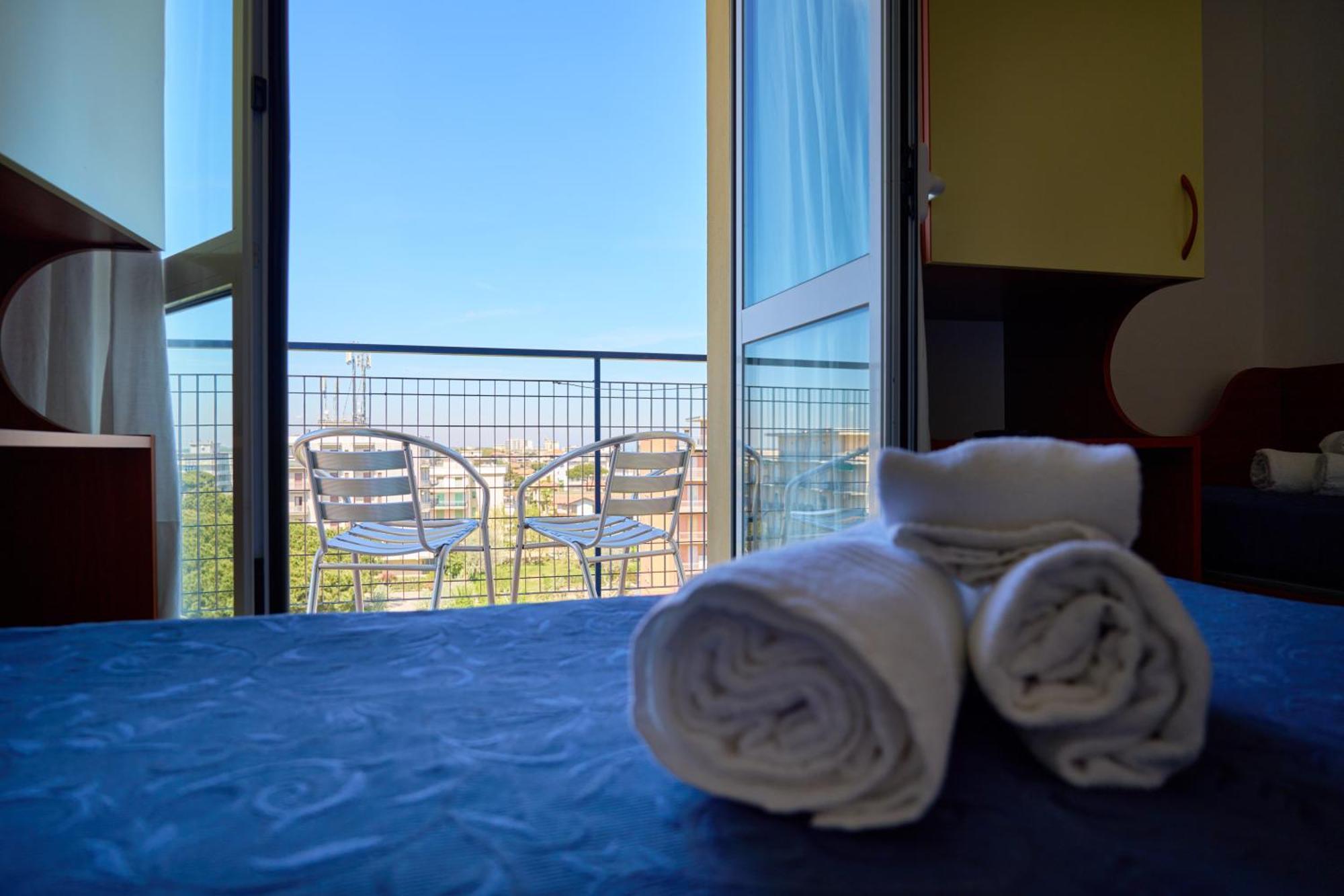 Nuovo Hotel Anthisa Лидо ди Савио Екстериор снимка
