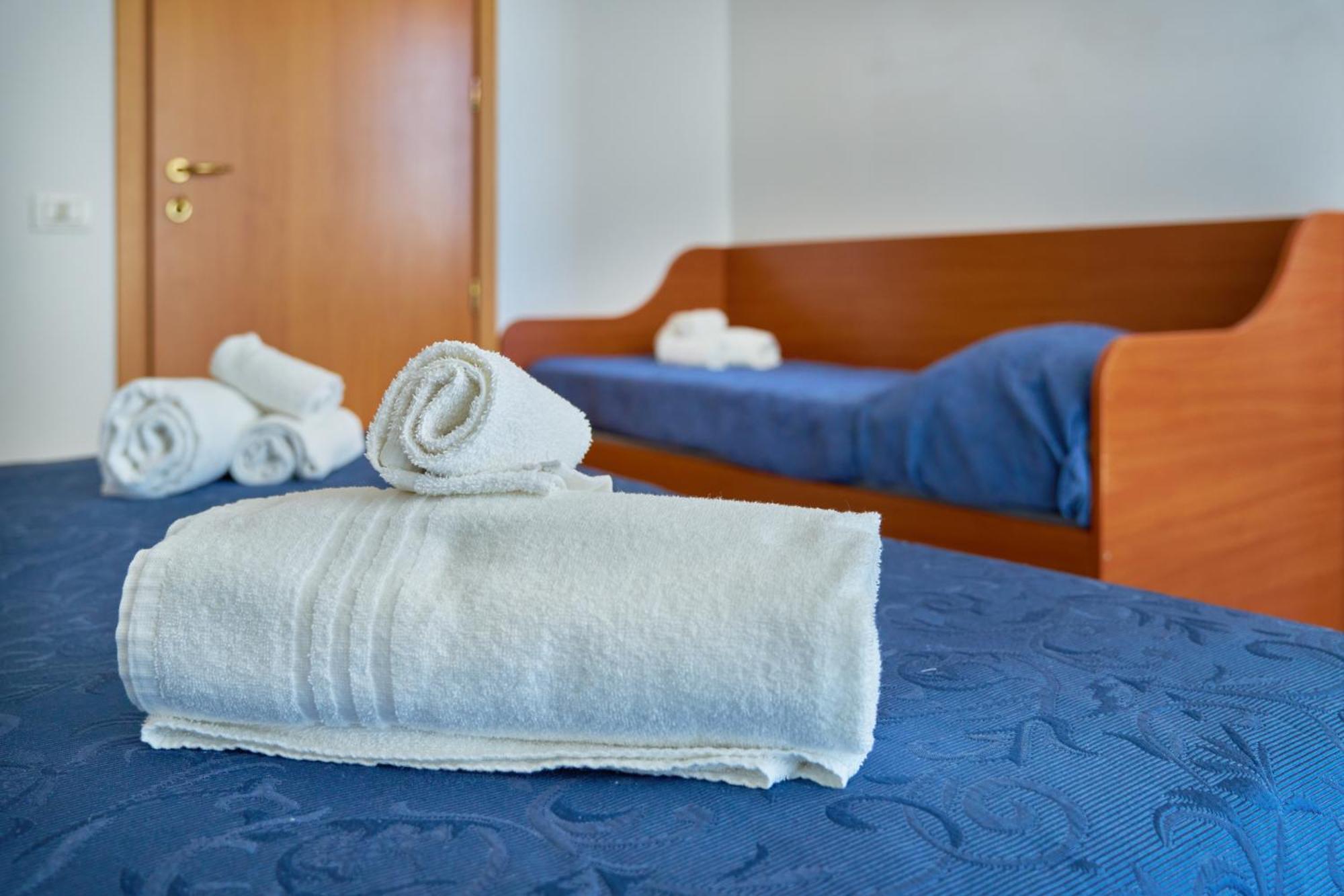 Nuovo Hotel Anthisa Лидо ди Савио Екстериор снимка