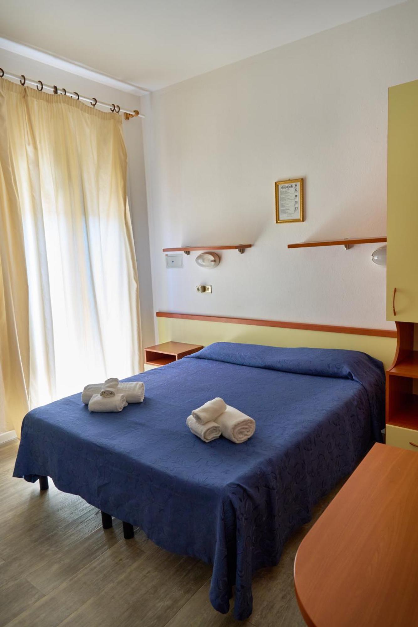 Nuovo Hotel Anthisa Лидо ди Савио Екстериор снимка