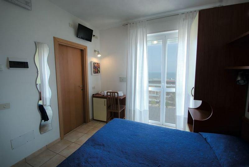 Nuovo Hotel Anthisa Лидо ди Савио Стая снимка