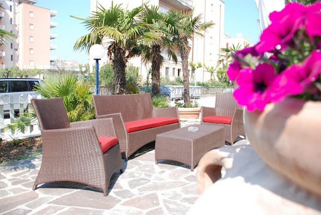 Nuovo Hotel Anthisa Лидо ди Савио Екстериор снимка