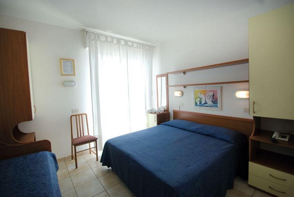 Nuovo Hotel Anthisa Лидо ди Савио Стая снимка