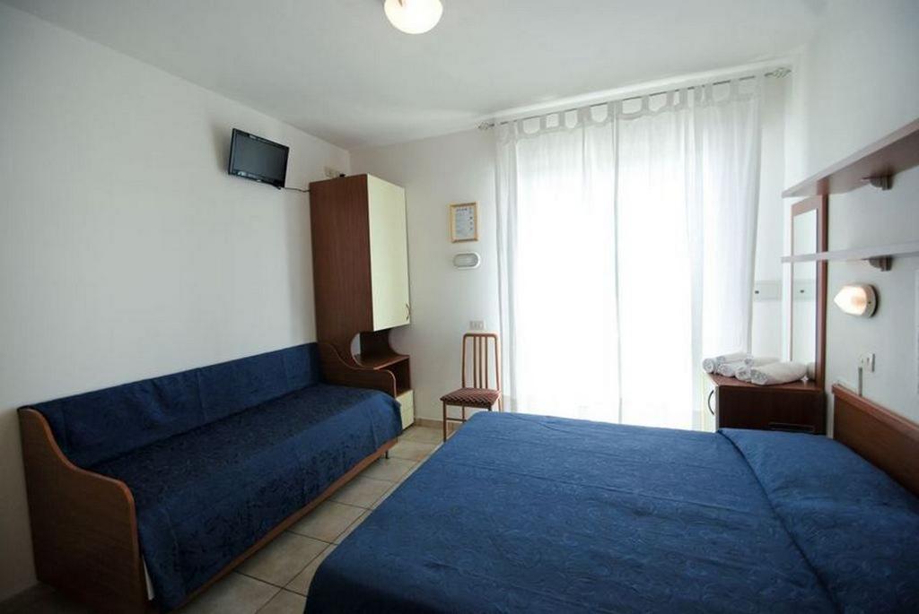 Nuovo Hotel Anthisa Лидо ди Савио Стая снимка