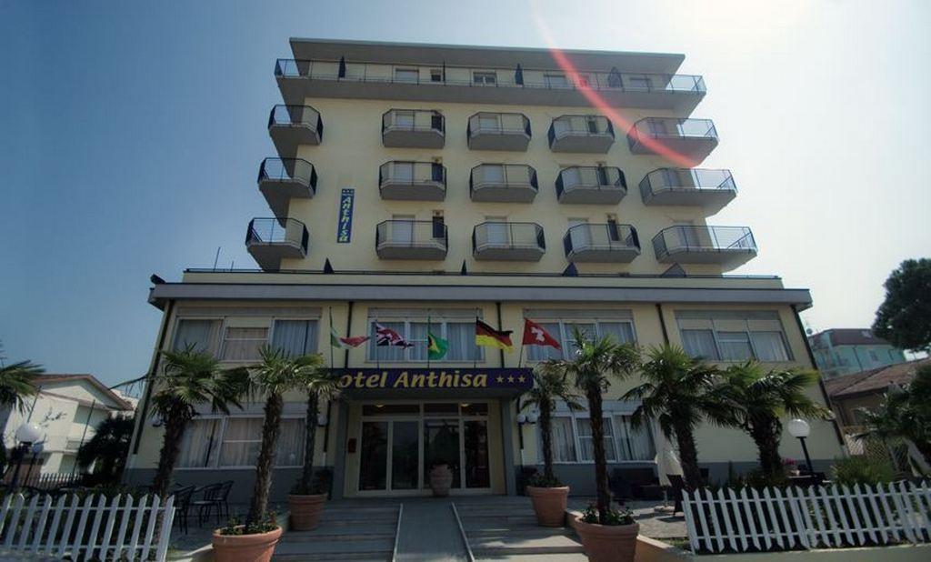Nuovo Hotel Anthisa Лидо ди Савио Екстериор снимка